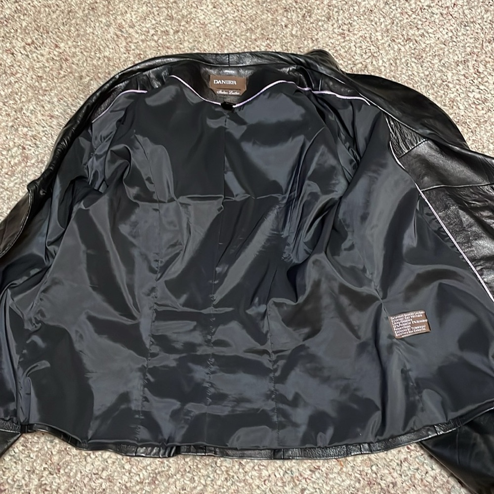 Danier leather jacket - Picture 9 of 11
